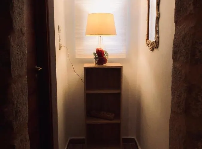 Kamares Stone House 1 شقة *